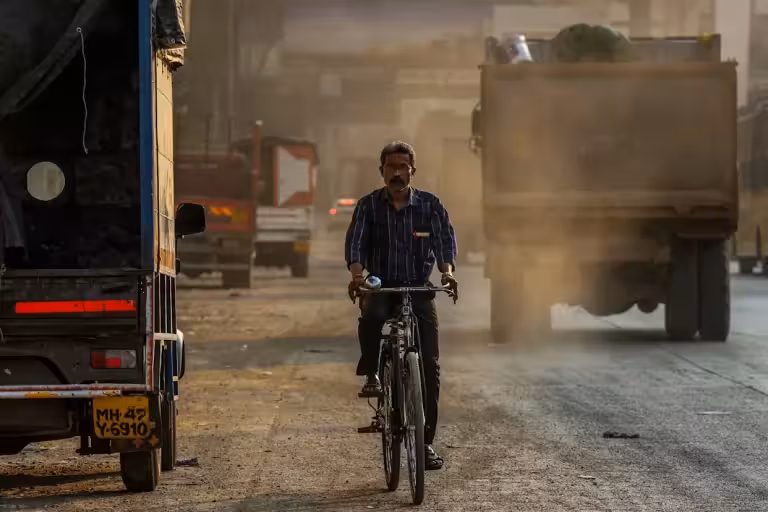 Jueces del Supremo de India piden celebrar audiencias virtuales ante la alta contaminación