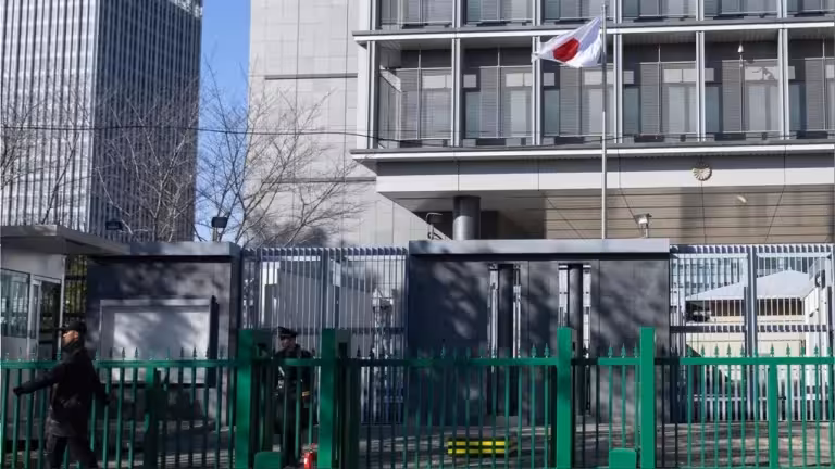 Hong Kong corta vínculos oficiales con Japón y cancela viaje escolar por crisis con Pekín