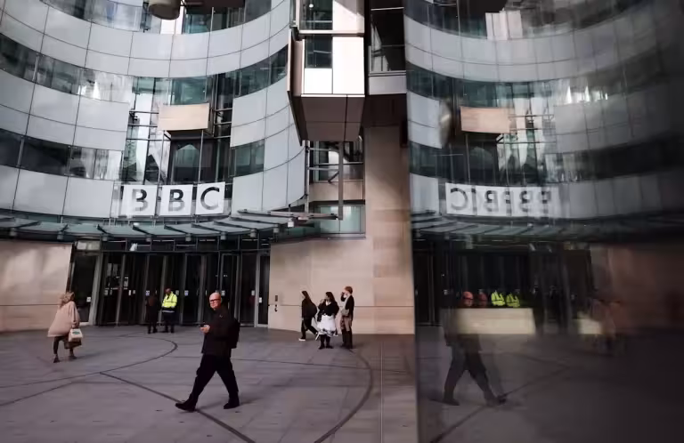 La BBC espera la respuesta de Trump tras disculparse por la edición de un discurso