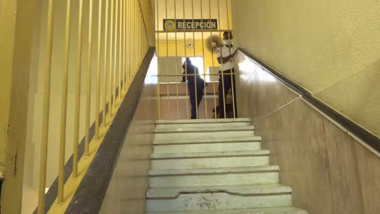 Recluso preventivo muere en cárcel del Palacio de Justicia de Ciudad Nueva; familia denuncia negligencia