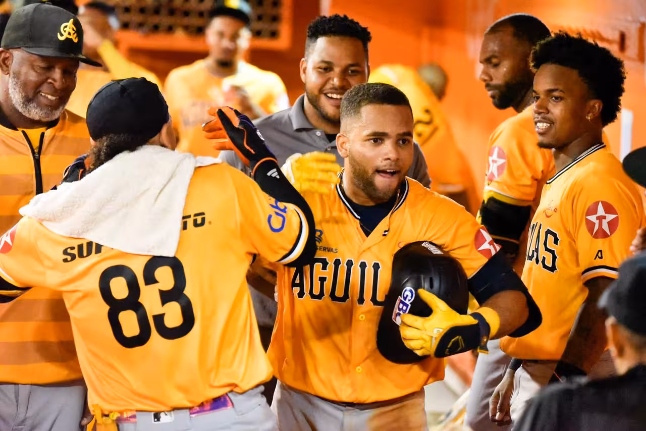 Berroa y Durán comandan ofensiva aguilucha en triunfo 6-4 sobre los Toros