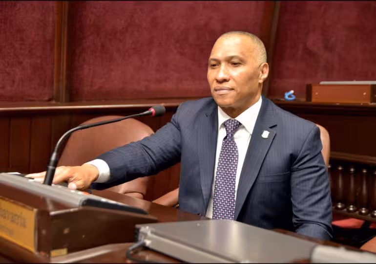 “Al César lo del César” y a Dios lo que es de Dios: El diputado Juan Carlos Echavarría (Joselito) celebra la inauguración del nuevo polideportivo del Ensanche Isabelita, solicitado mediante resolución en el 2020.