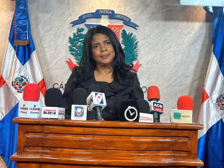 Lidia Pérez rechaza sentencia del TC: «El país necesita hombres de verdad, no mariquitas»