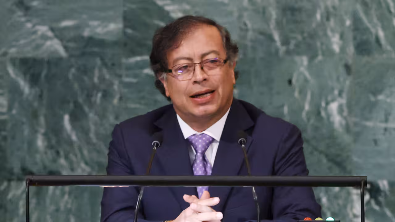 Petro dice que guerra contra las drogas "no se gana con misiles", sino combatiendo pobreza