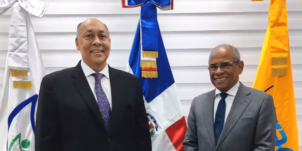 ARS SEMMA promoverá servicios en autobuses de TRAE en beneficio del personal educativo