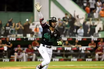 Estrellas Orientales remontan y vencen 9-5 a los Toros del Este