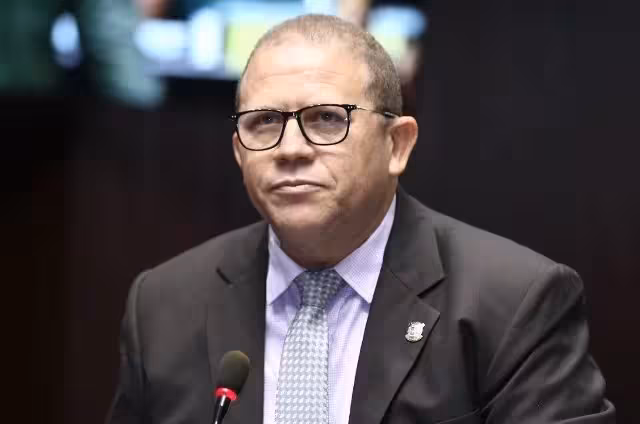 Vocero de la Fuerza del Pueblo denuncia incumplimiento y retraso con el proyecto de presupuesto municipal 2026 que se debió de enviar al concejo de regidores del ASDE por la administración municipal