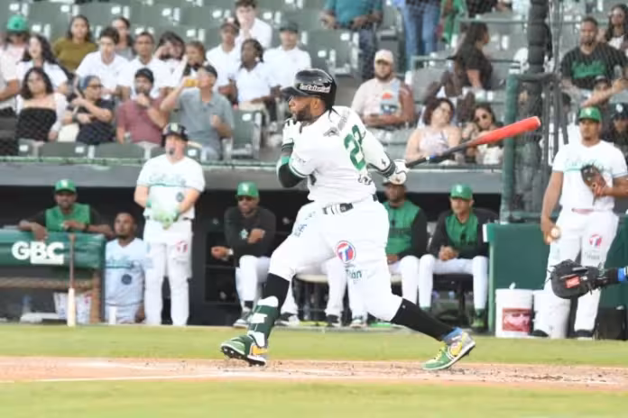 Robinson-Cano-debut-Estrellas-10.11.25_-vs-Licey-en-San-Pedro-728x485-1