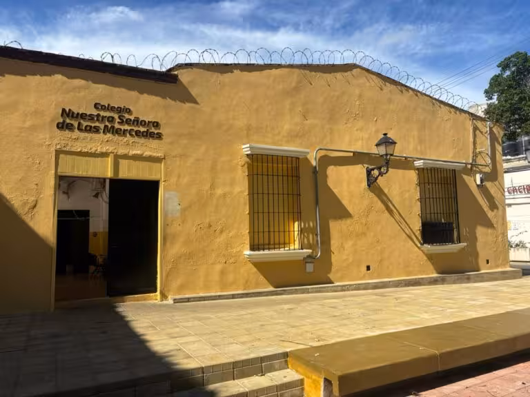 Hallan muerto a miembro de seguridad en colegio Nuestra Señora de Las Mercedes