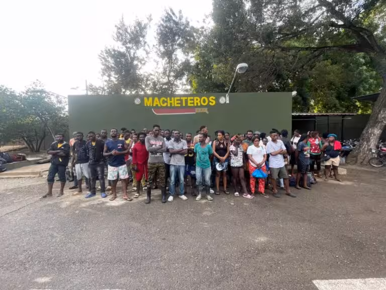 Detienen 209 migrantes haitianos indocumentados