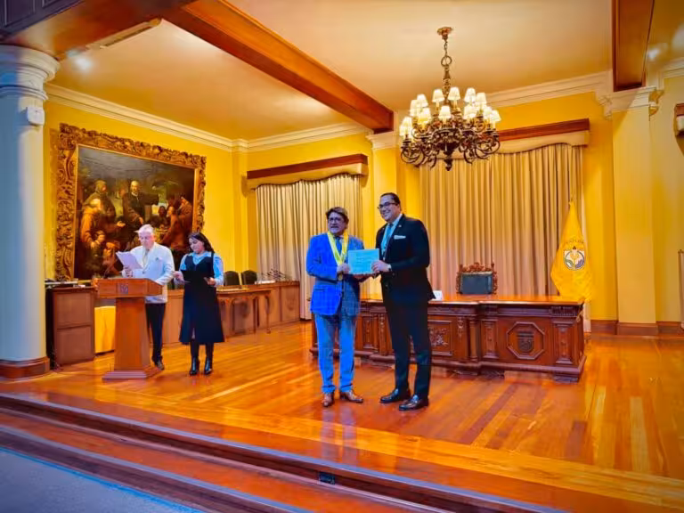Ayuntamiento de Miraflores en Lima distingue al abogado dominicano Manuel Bordas