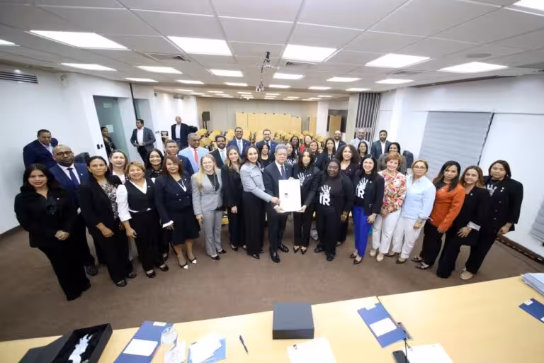 Leonel Fernández y la FP respaldan la reforma integral “Déjala Ir” en encuentro celebrado en Funglode