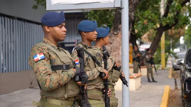 Megaoperativo de 6 días en San Cristóbal deja 97 detenidos, armas, drogas y motocicletas incautadas