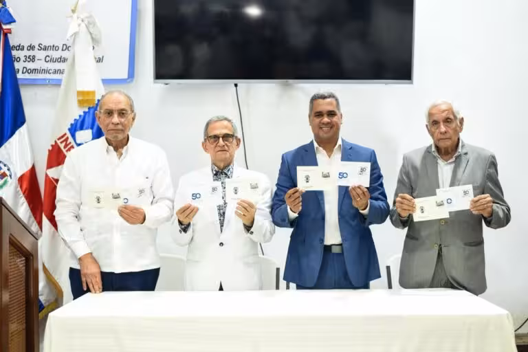 Con colección histórica de emisiones postales conmemorativas INPOSDOM concluye actividades del 62.º aniversario