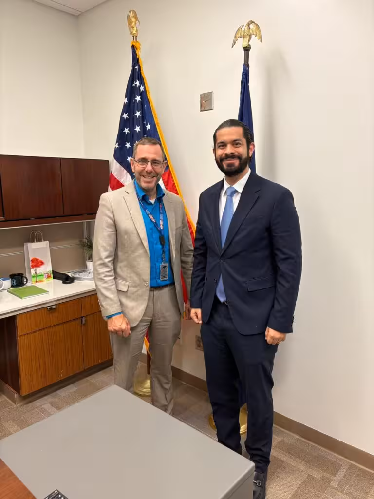 Adoturd y Cónsul de EE.UU. fortalecen cooperación para impulsar el turismo deportivo en RD