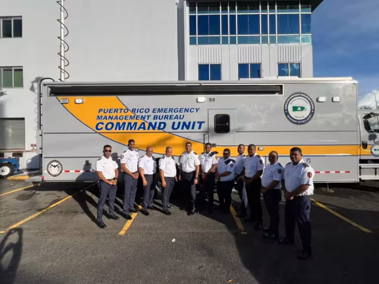 Delegación dominicana de bomberos fortalece cooperación internacional durante visita al NMEAD en Puerto Rico