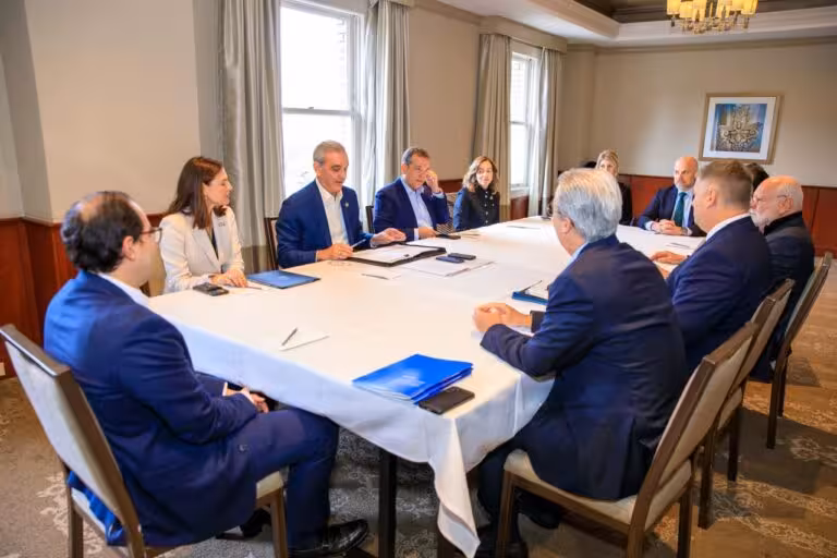 Presidente Abinader inicia agenda en San José con reunión bilateral junto al CEO de Mysilicon Compass Ian Steff