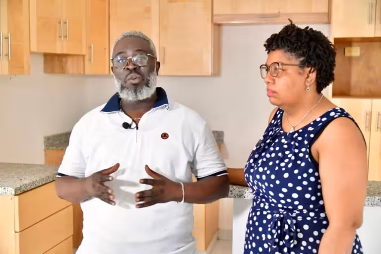 Denuncian atropello legal que paraliza proyecto de 400 viviendas y deja familias sin sus hogares