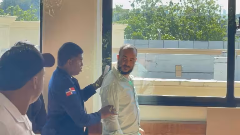 Imponen tres meses de prisión preventiva a hombre que embistió intencionalmente a la pareja de su exmujer en Santiago