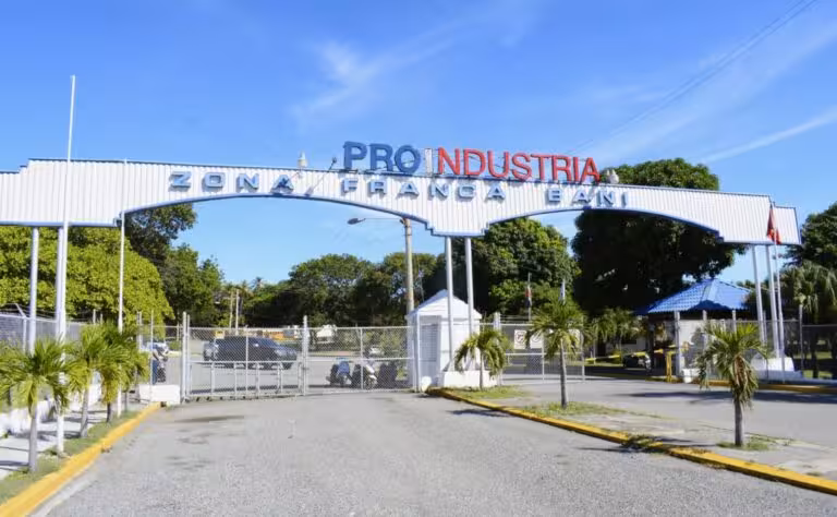 Proindustria descarta cierre del Parque de Zona Franca de Baní tras suspensión temporal de una empresa