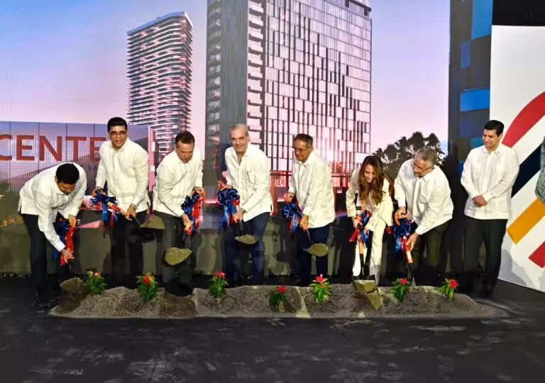 Abinader da primer picazo a City Center en SDE; generará 6,000 empleos