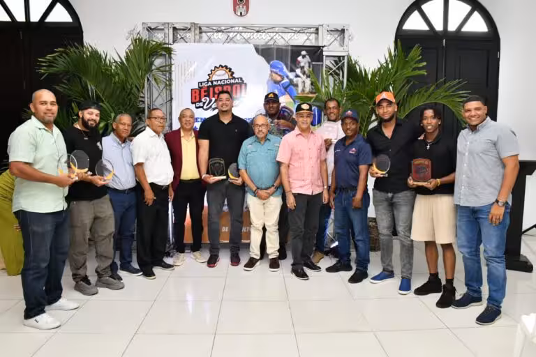 Liga de Béisbol de Verano celebra premiación de su temporada de 2025