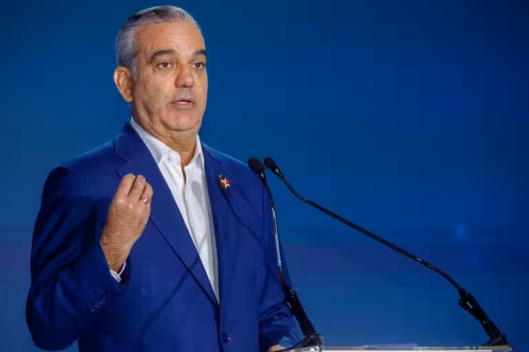 Presidente Abinader dice “sin conectividad aérea no hay éxito en turismo”