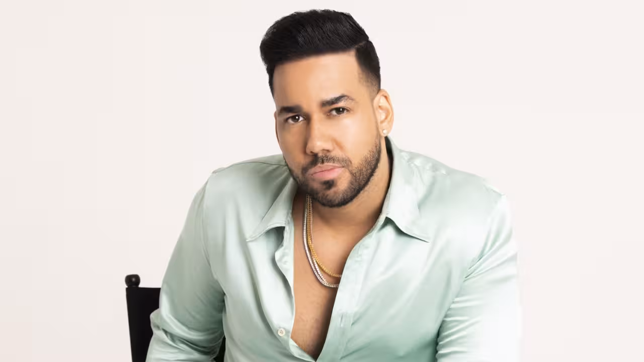 Romeo Santos revela el nombre de su nuevo álbum: se llamará “Better Late Than Never”