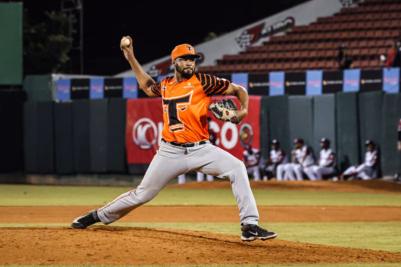 Toros mantienen dominio sobre Leones y ganan 4º seguido