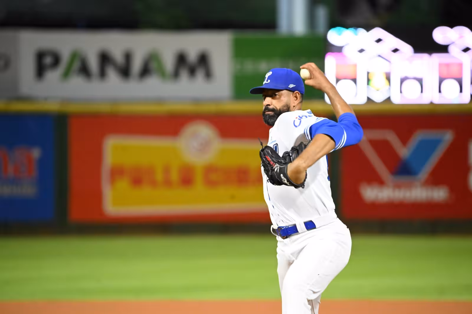 Valdez se luce en triunfo del Licey sobre Gigantes