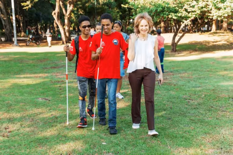 Alcaldía del DN y Conadis desarrollan siembra inclusiva en el Mirador Sur