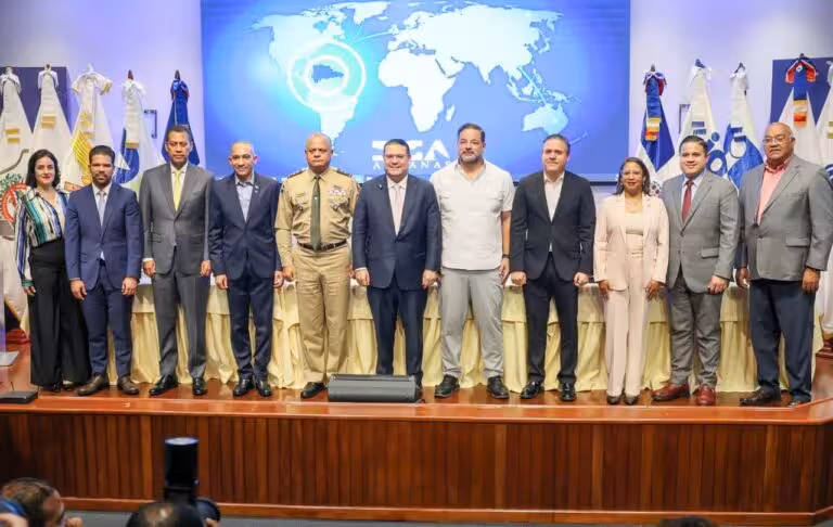 DGA firma acuerdo con 10 instituciones para acelerar aún más el despacho de contenedores