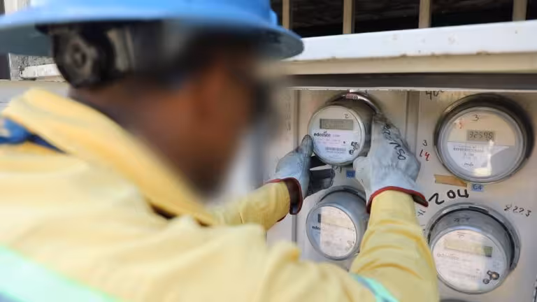 Edeeste llama a denunciar brigadas contratistas que cobren dinero para brindar servicio eléctrico