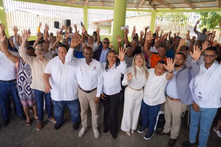 Anuncian titulación en los sectores El Prado y Buenos Aires de Azua