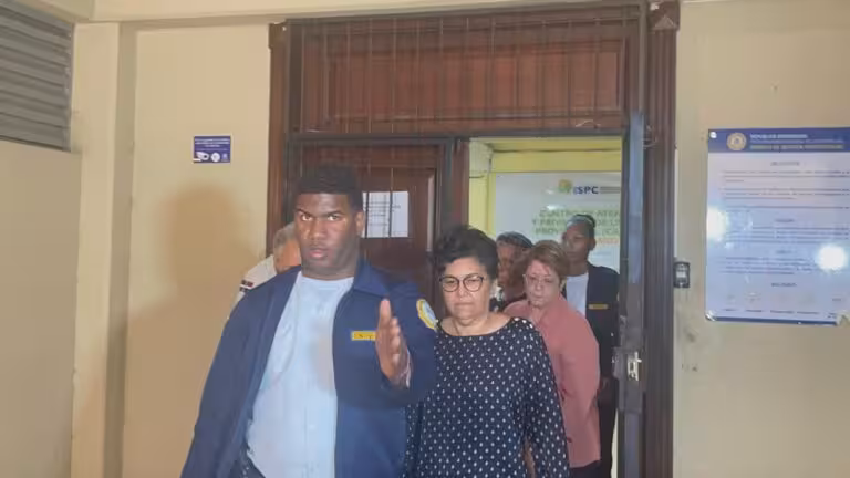 Jueza impone garantía económica e impedimento de salida a tres empleadas del colegio Da Vinci