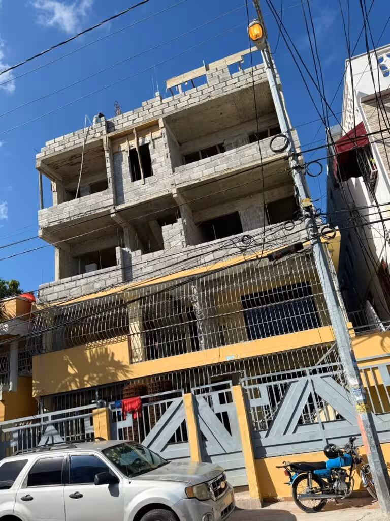 Los munícipes de Santo Domingo Este elevan un grito de auxilio ante la Dirección de Planeamiento Urbano del Ayuntamiento de Santo Domingo Este, cuya gestión atraviesa uno de los peores momentos jamás vistos.