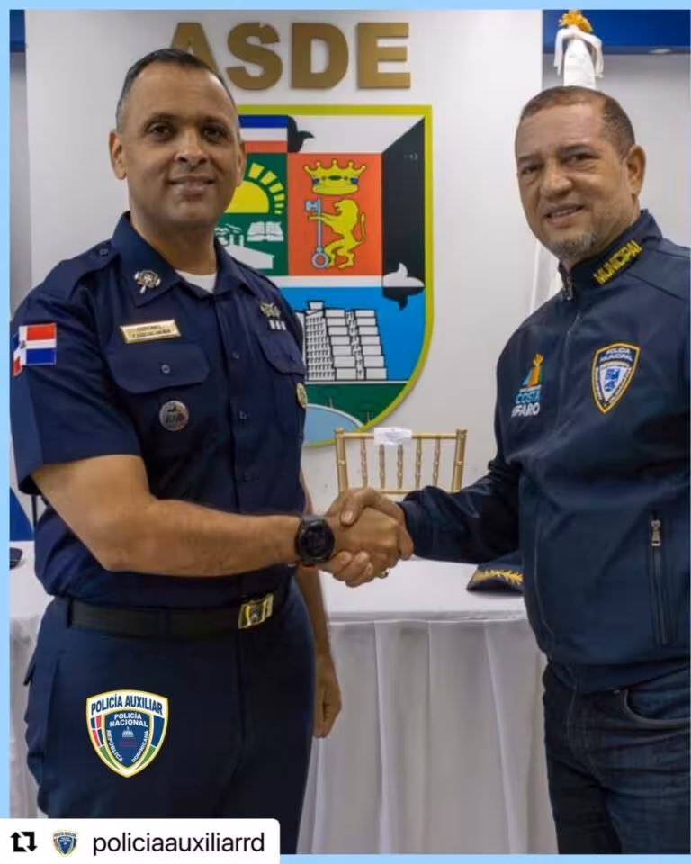 Inician labores los primeros 50 policías auxiliares tras convenio entre el Ministerio de Interior y Policía y la Alcaldía de Santo Domingo Este