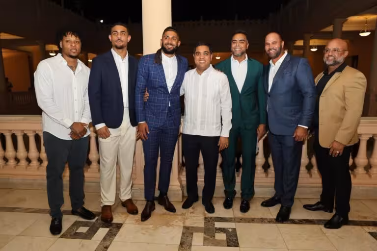 Presidente Luis Abinader se reúne con estrellas de Grandes Ligas