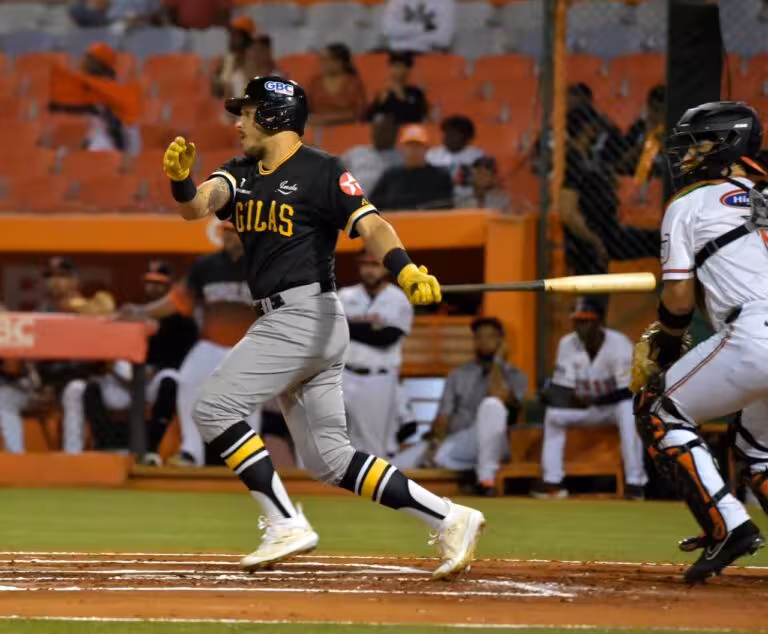 Águilas triunfan sobre Toros y se colocan a un juego del segundo puesto de la semifinal.