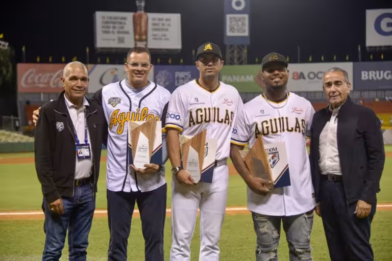 LIDOM entrega premios a Luis Urueta, Alberto Rodríguez y Gian Guzmán