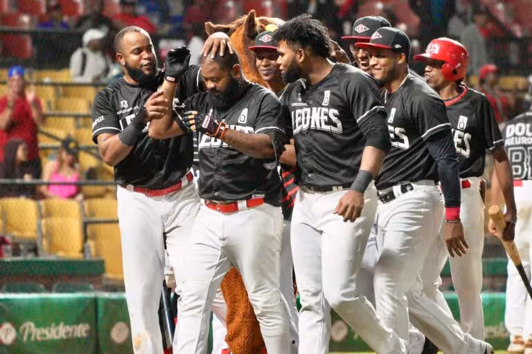Leones del Escogido avanzan a la Serie Final por segundo año consecutivo
