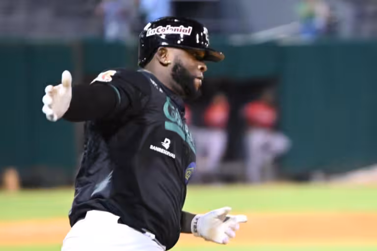 Las Estrellas Orientales firman a Miguel Sanó por dos temporadas