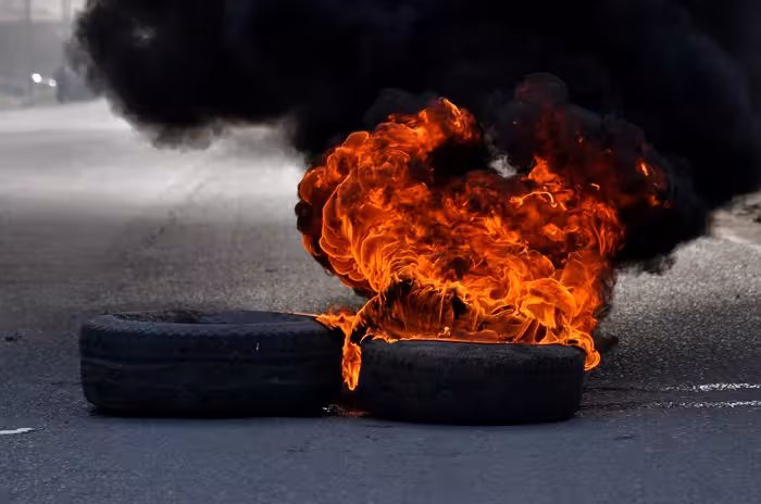 Edesur pide colaboración a grupos en Cambita que no quieren pagar la luz