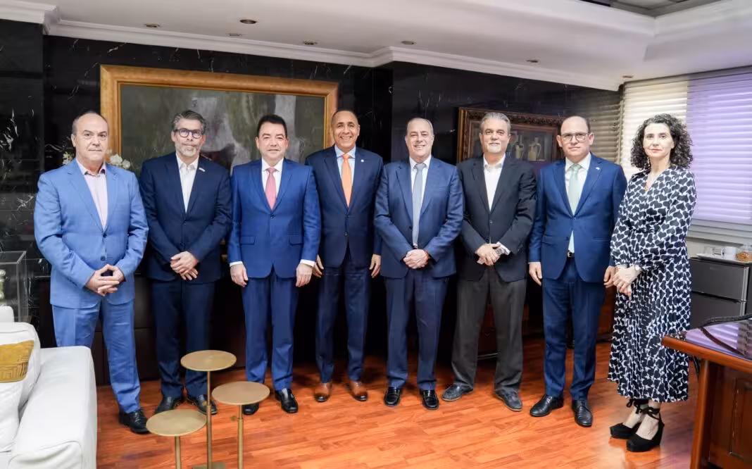Junta Directiva Cámara Española de Comercio Visita director de Aduanas
