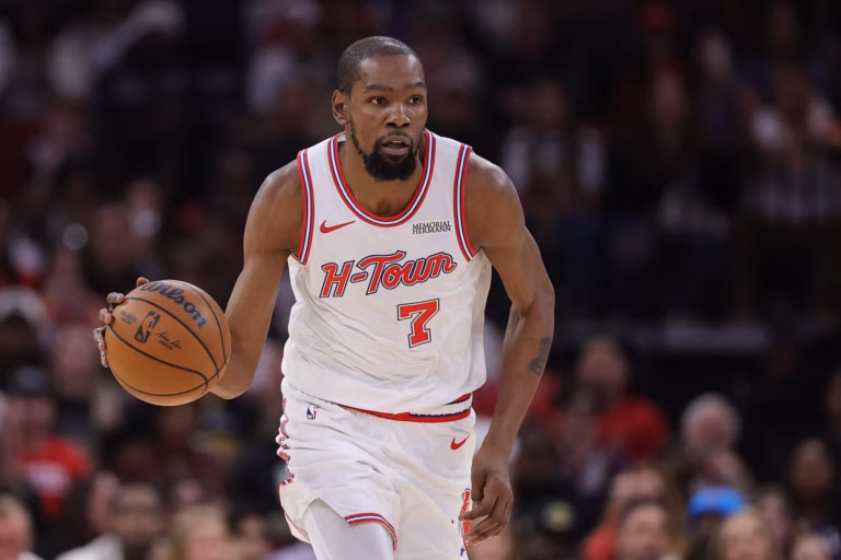 Durant se acerca a Jordan; Houston gana con Boston y presiona a Detroit