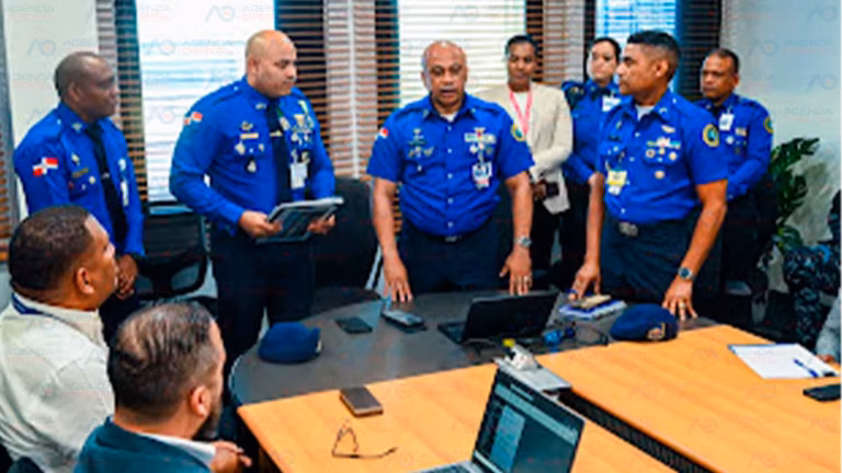 CESAC fortalece la seguridad aeroportuaria con cambio estratégico de mando en el MDSD