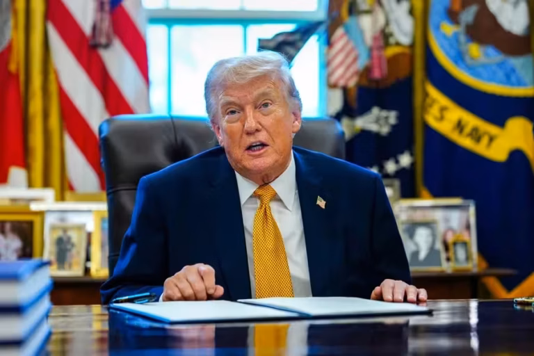 Trump asegura que sería un "gran honor" para él "tomar Cuba"