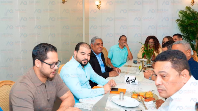 BLOQUES de Regidores DEL PLD Y LA FUERZA DEL PUEBLO SE UNEN EN SANTO DOMINGO ESTE PARA FORMAR UN NÚCLEO DE TRABAJO COMÚN.