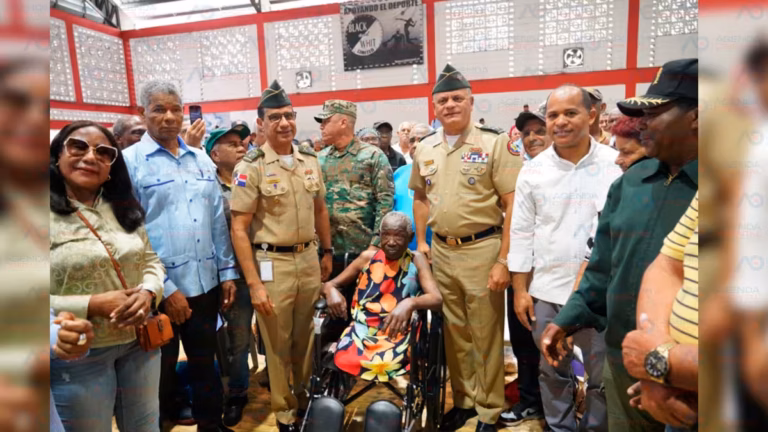 Realizan jornada de asistencia social dirigida a pensionados, familiares y amigos de las Fuerzas Armadas, en Club Calero, Villa Duarte.