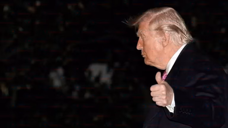 Trump comparte video de ataque militar masivo sin detallar ubicación